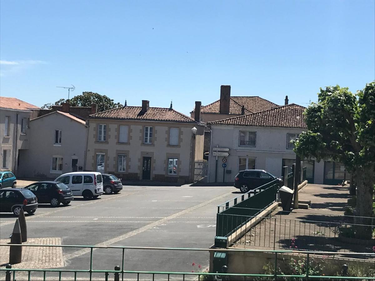 Ferienwohnung Place Au Repos Mouilleron-en-Pareds Exterior foto